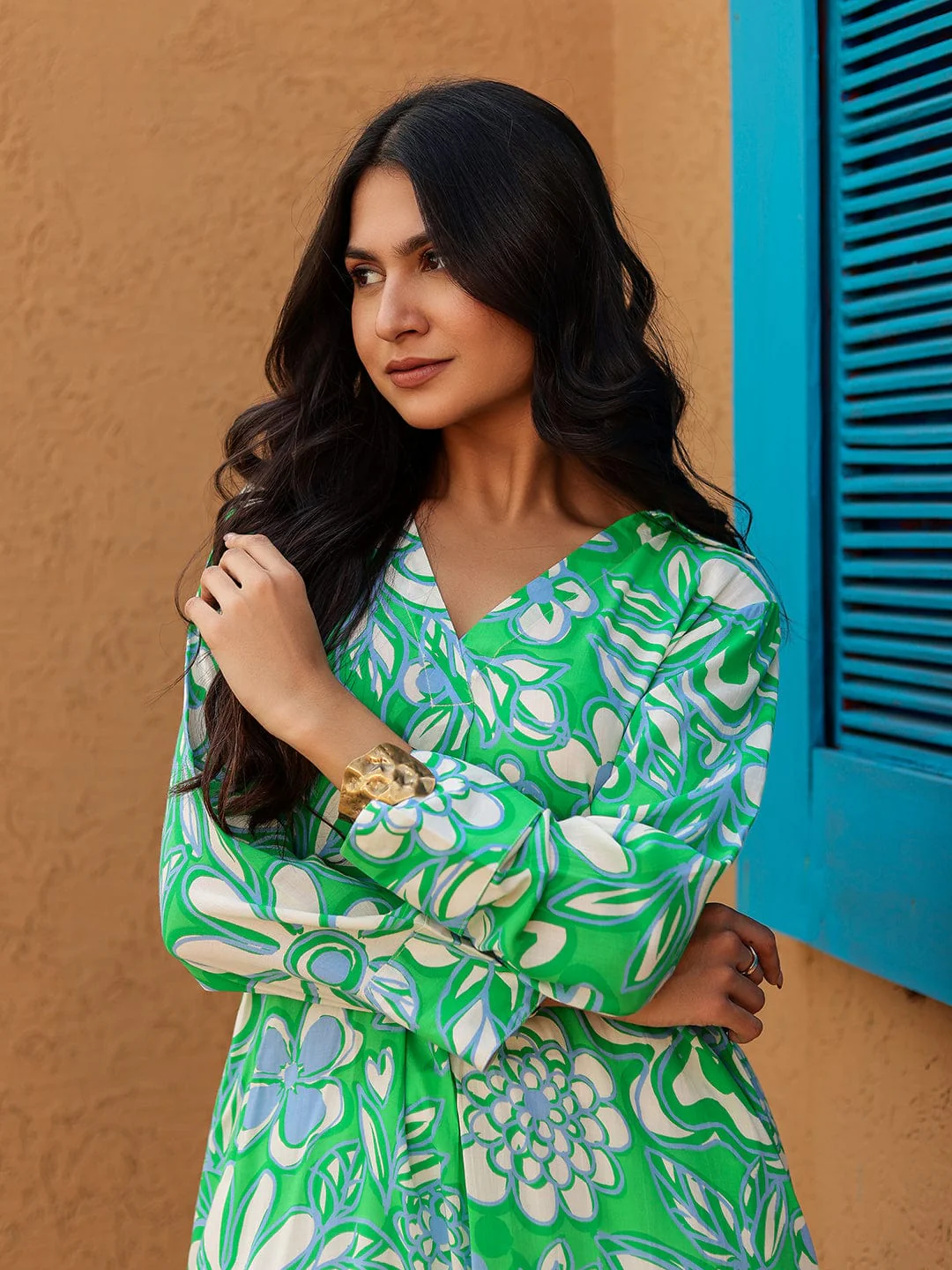 Bright Green Abstract Floral Print Kurta With V-Neck - Image 4