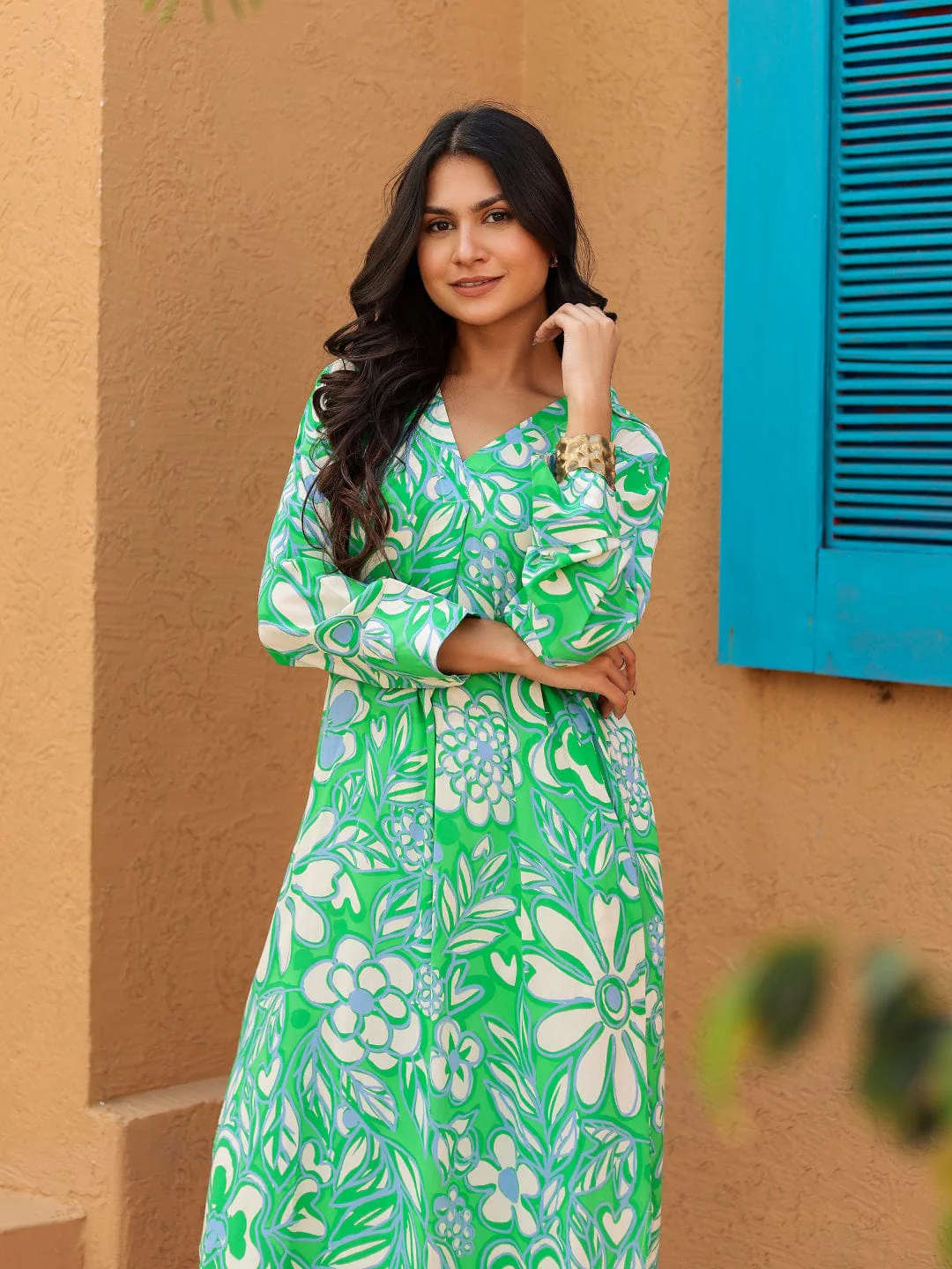 Bright Green Abstract Floral Print Kurta With V-Neck - Image 5