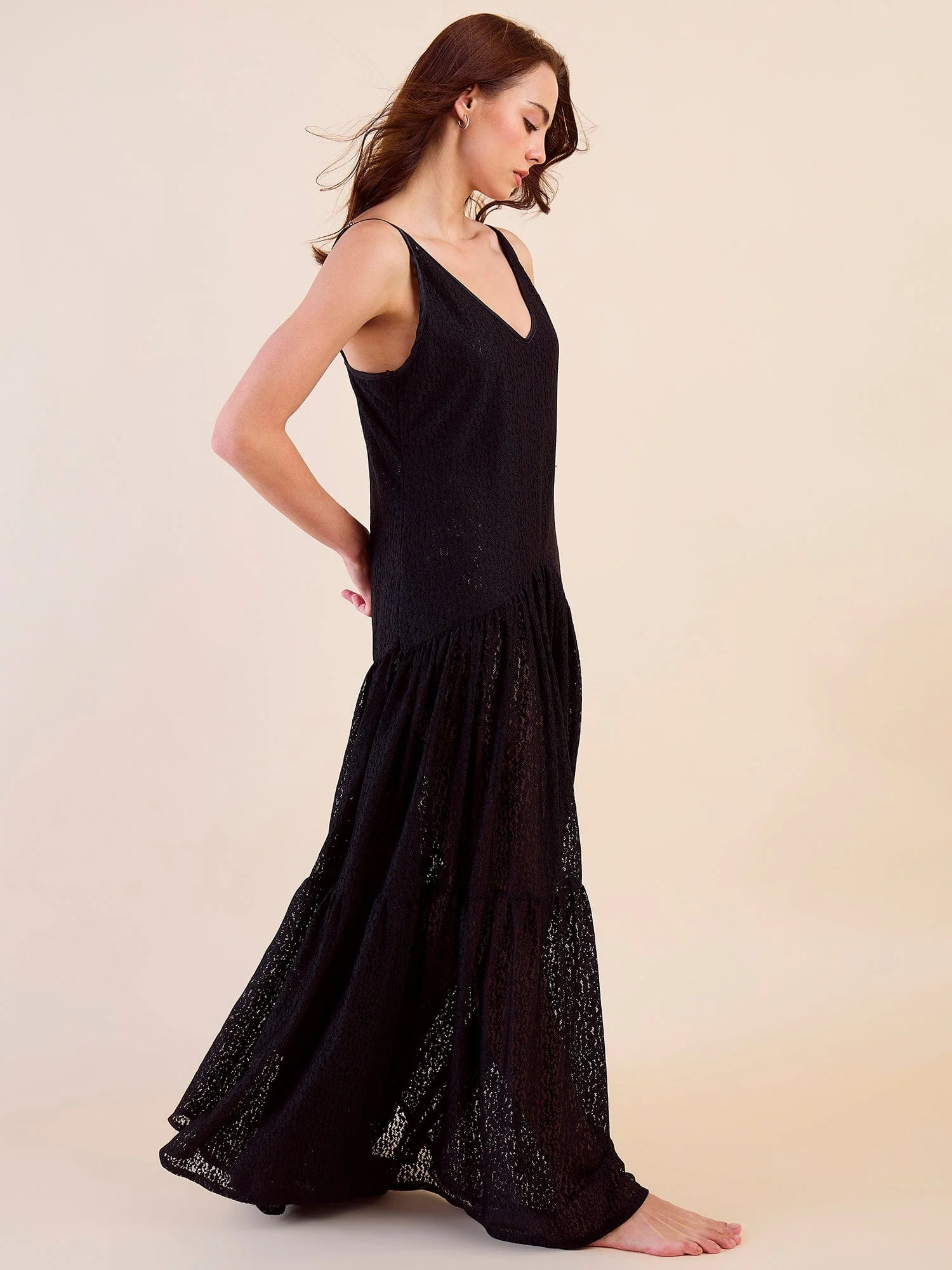 Elegant Black Lace Nightdress – Sleeveless, Flowy & Romantic - Image 4